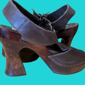 Vintage size 9 Wild Pair Heels